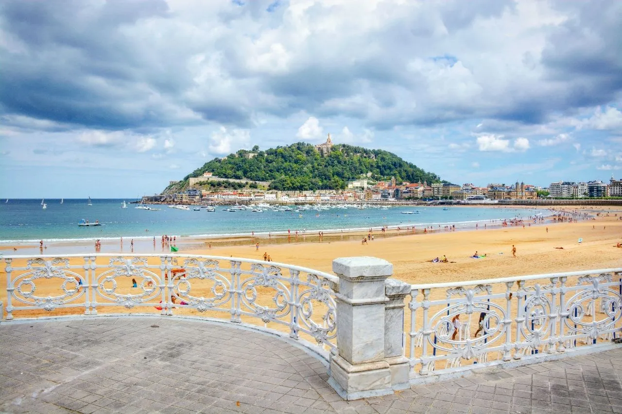 Motako gaztelua - From Paseo Marítimo San Sebastián, Spain