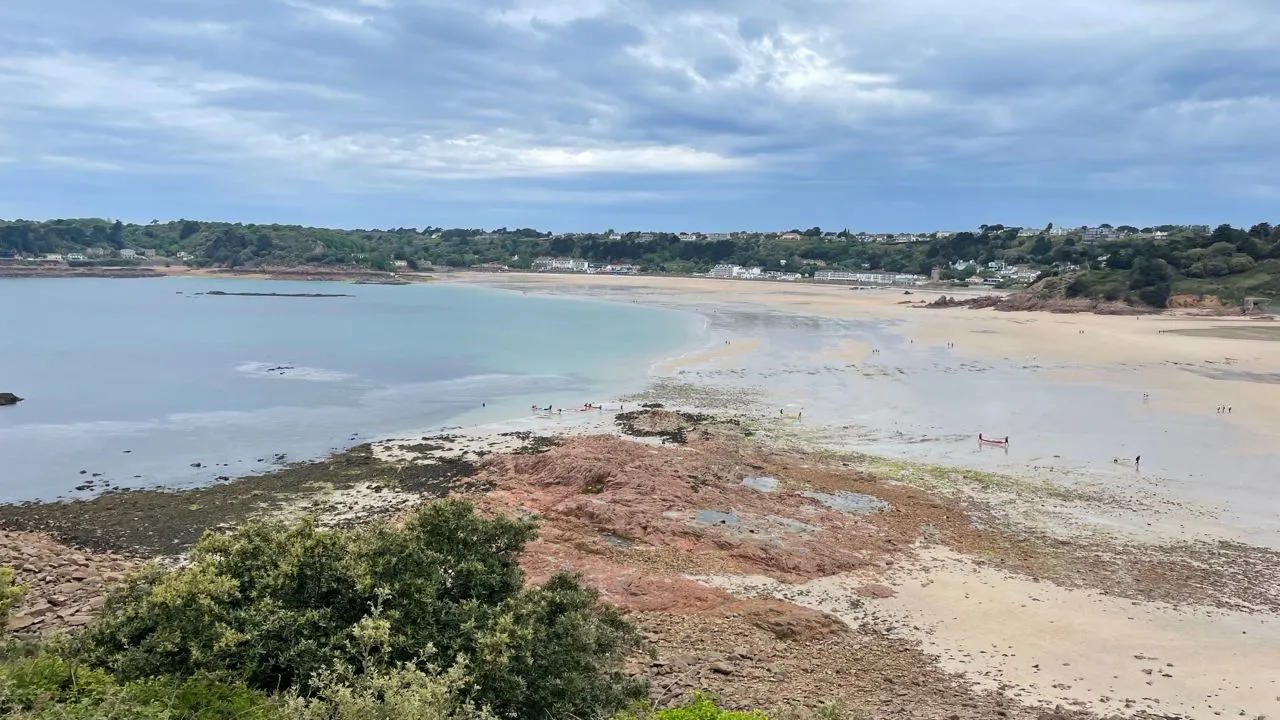 St Brelade’s Bay and Ouainsé Bay - Desde Ouainsé Common, Jersey