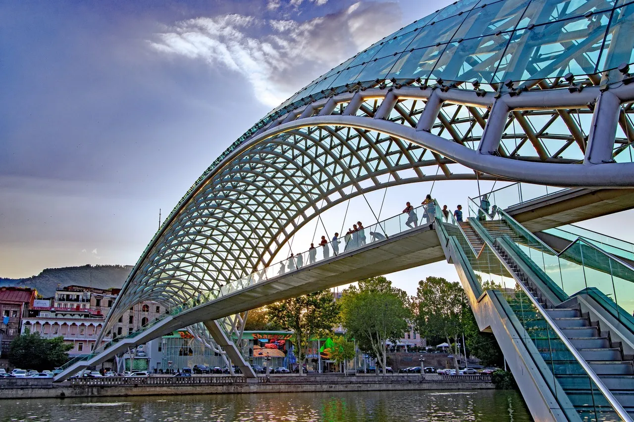 Bridge of Peace - من Rike Park, Georgia