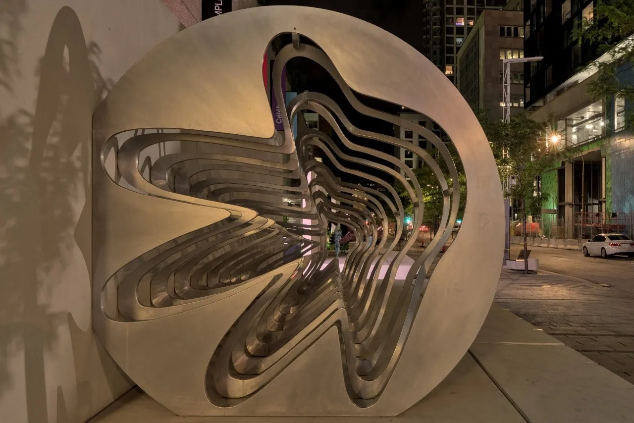 Steel Sculpture - از Rue Jeanne-Mance, Canada