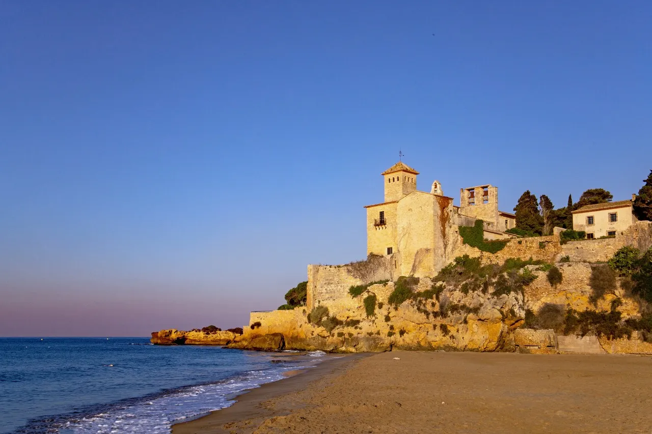 Castell de Tamarit - Da Platja de Tamarit, Spain