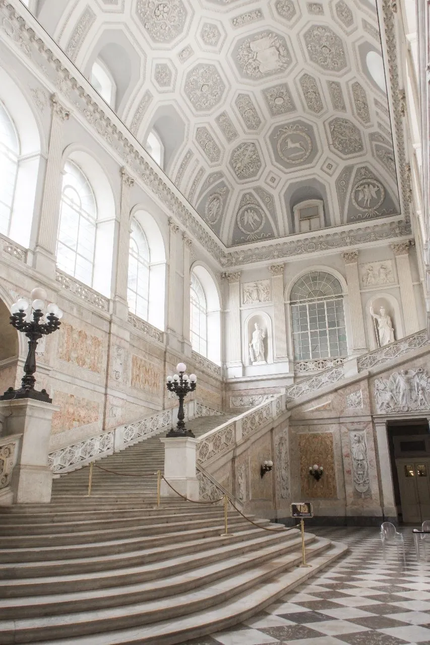 Royal Palace of Naples - 来自 Inside, Italy