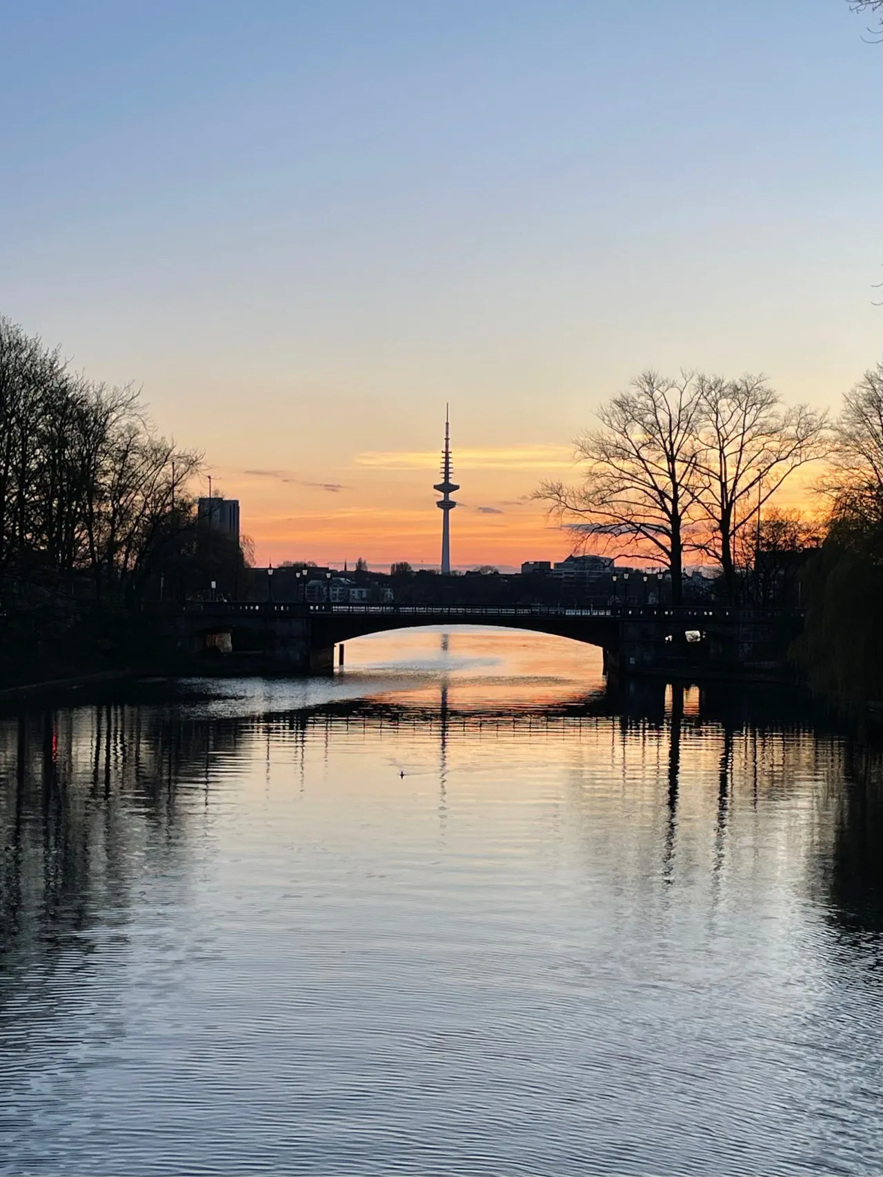 Fernsehturm Hamburg - Kimdən Mundsburger Brücke, Germany