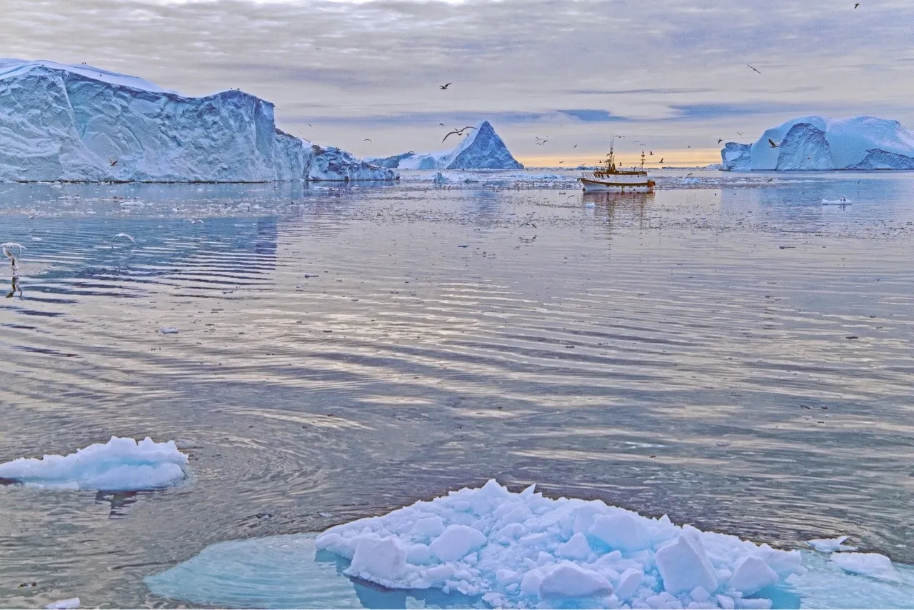 Fjells - 来自 Boat in Disko Bay, Greenland