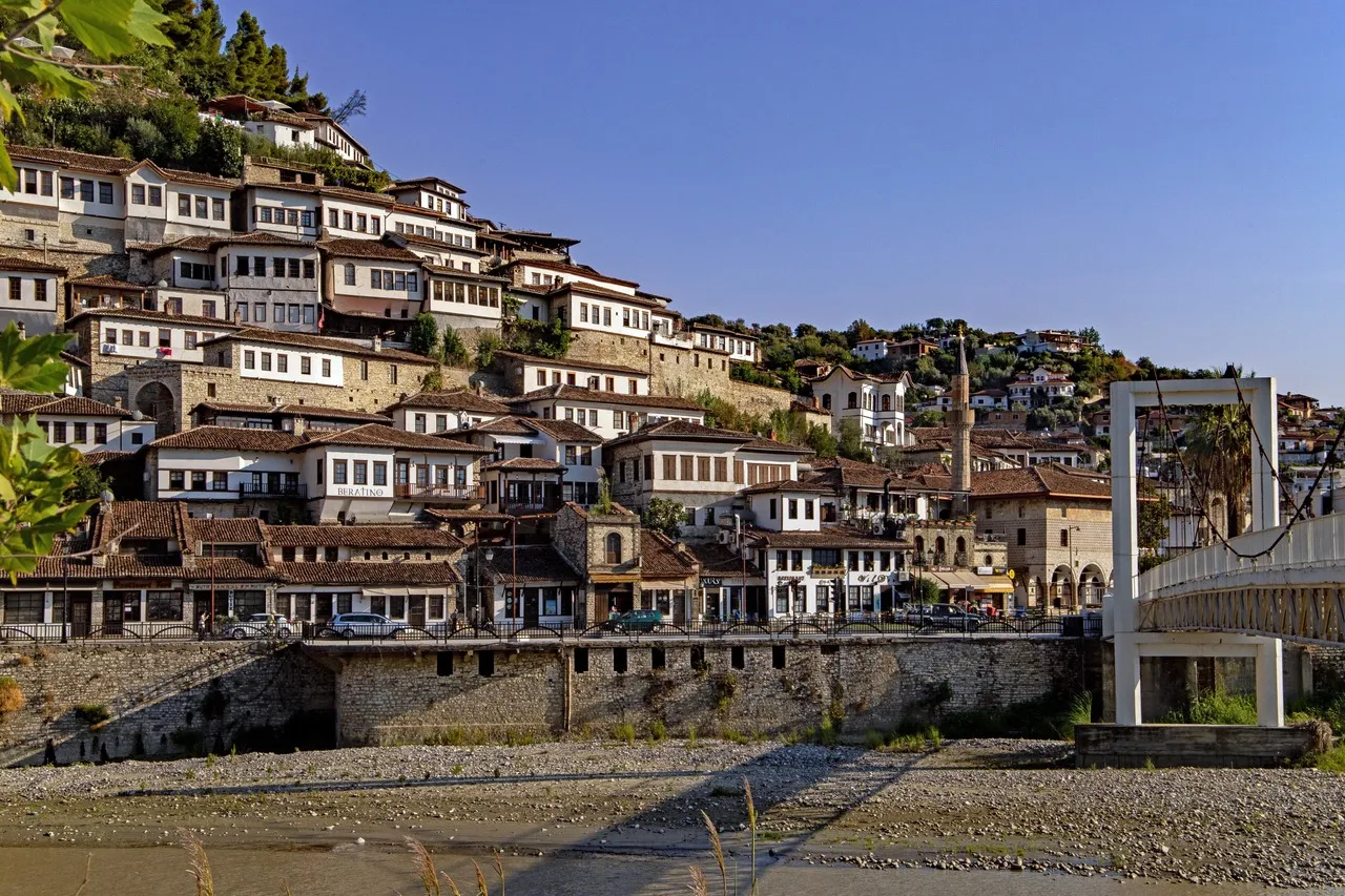 Ura e Varur - Albania