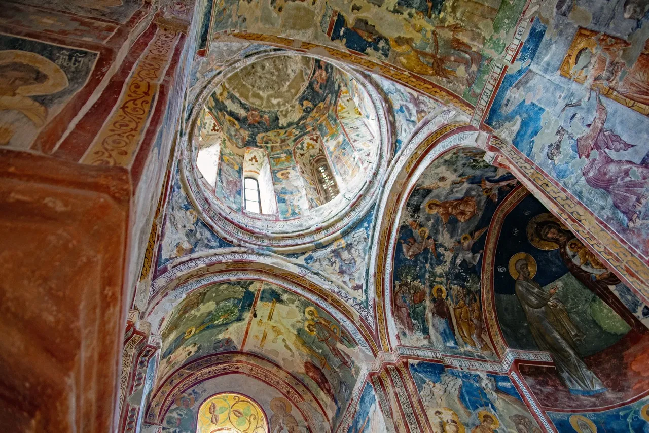 Gelati Monastery - 来自 Inside, Georgia