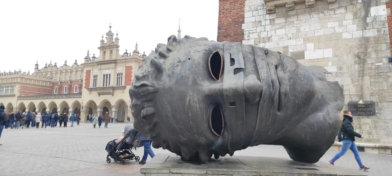 Eros Bendato - З Rynek Główny, Poland