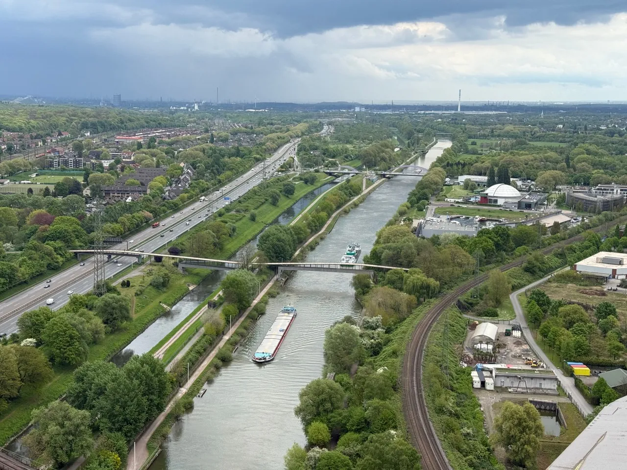 Rhein-Herne-Kanal - Kimdən Gasometer, Germany