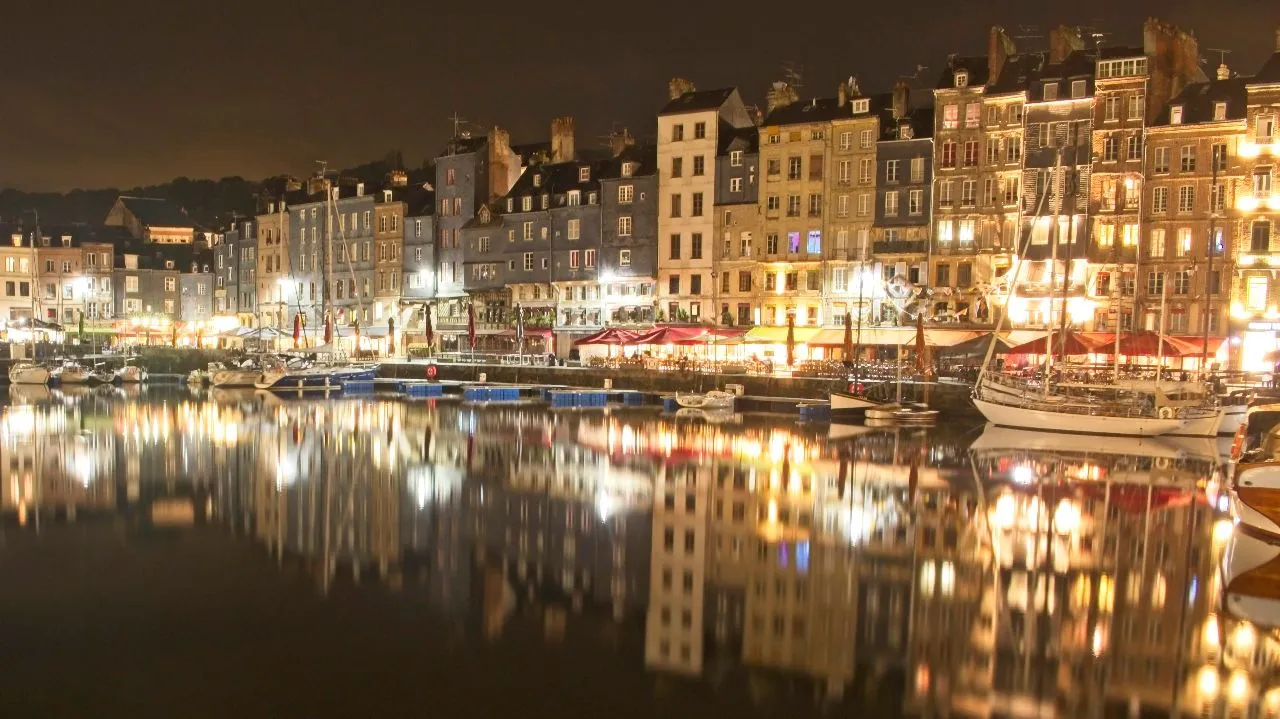 Port de Honfleur - Von Carrousel de Honfleur, France