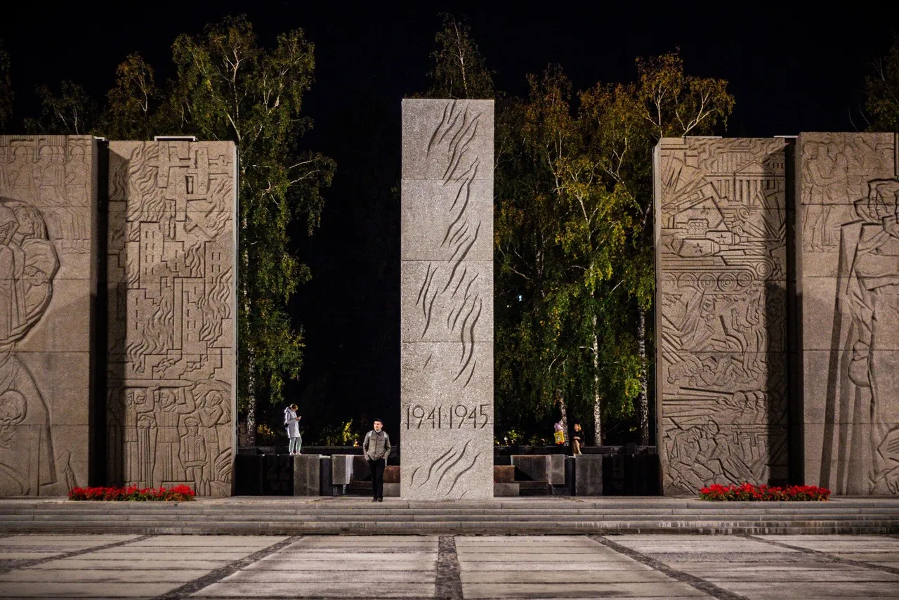 Glory Monument - 来自 Skver Slavy, Russia