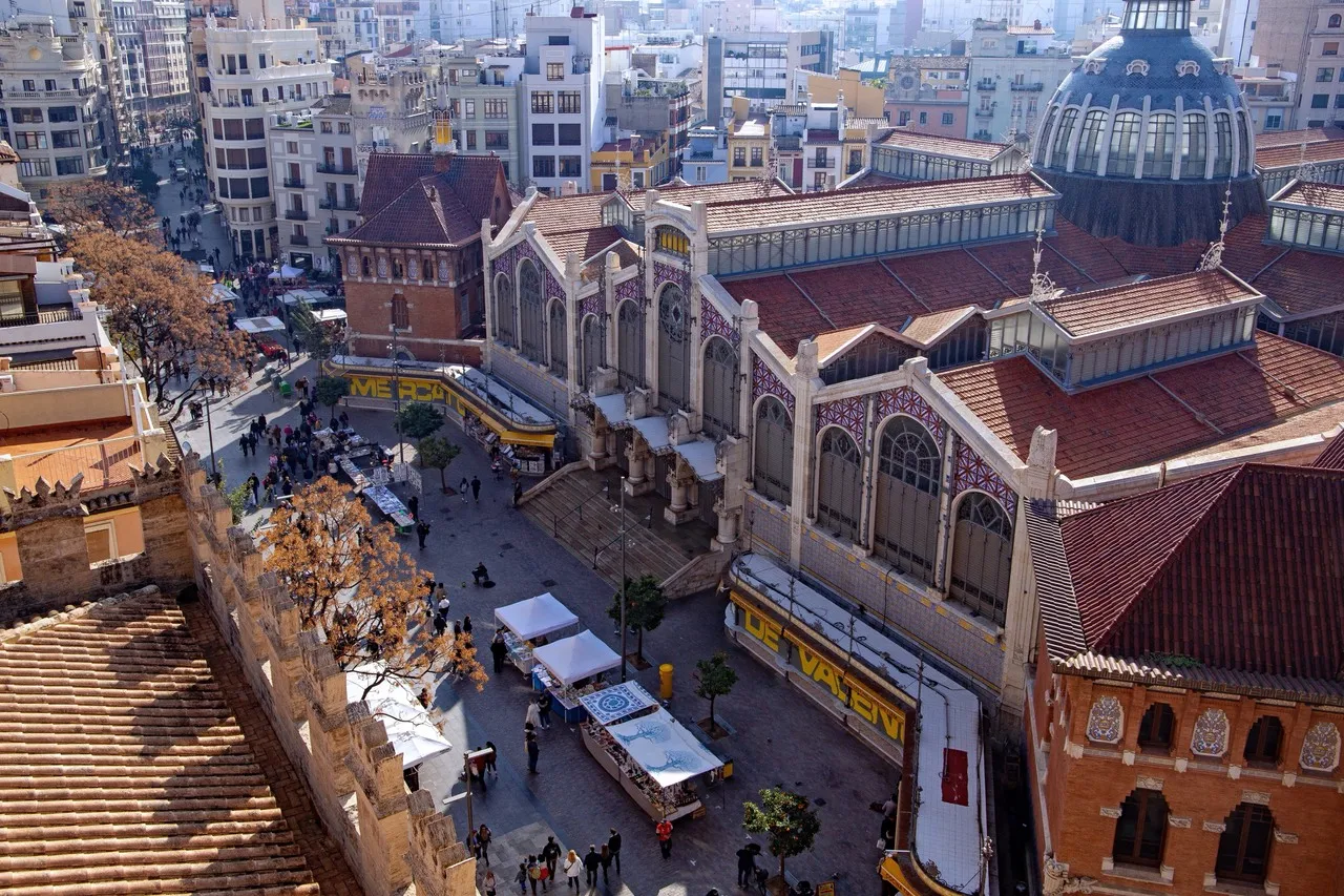 Mercat Central de València - Von La Lonja de la Seda de Valencia, Spain