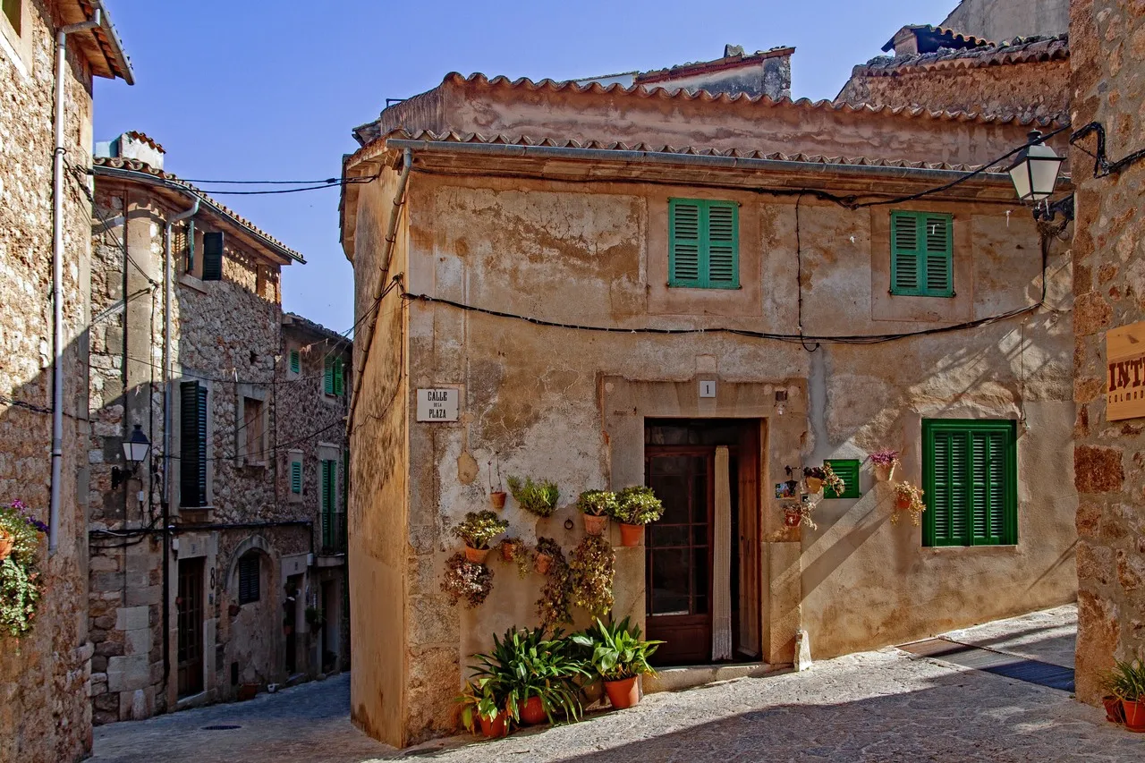 Valldemossa from Carrer sa Plaça