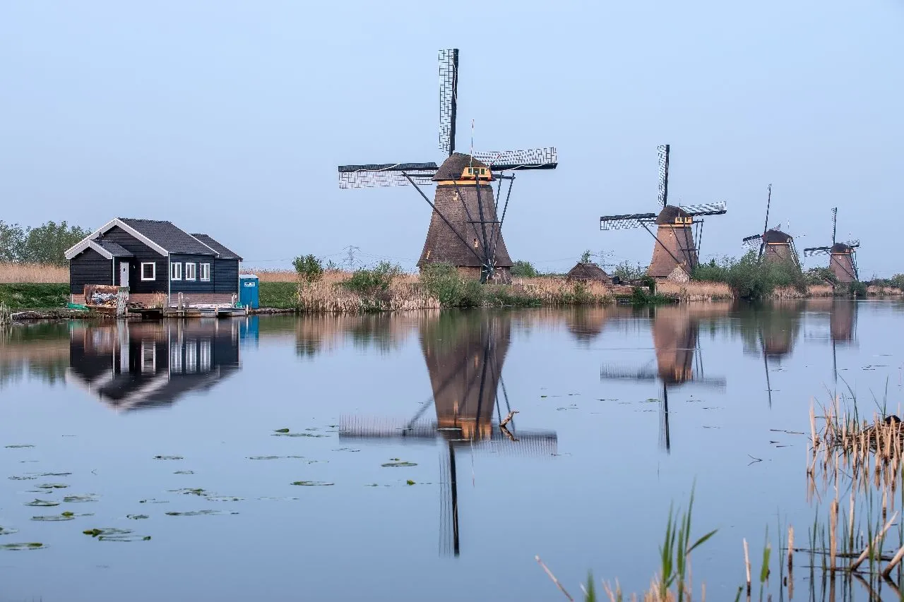 Unesco Werelderfgoed Kinderdijk Molens - From Paved footpath, Netherlands