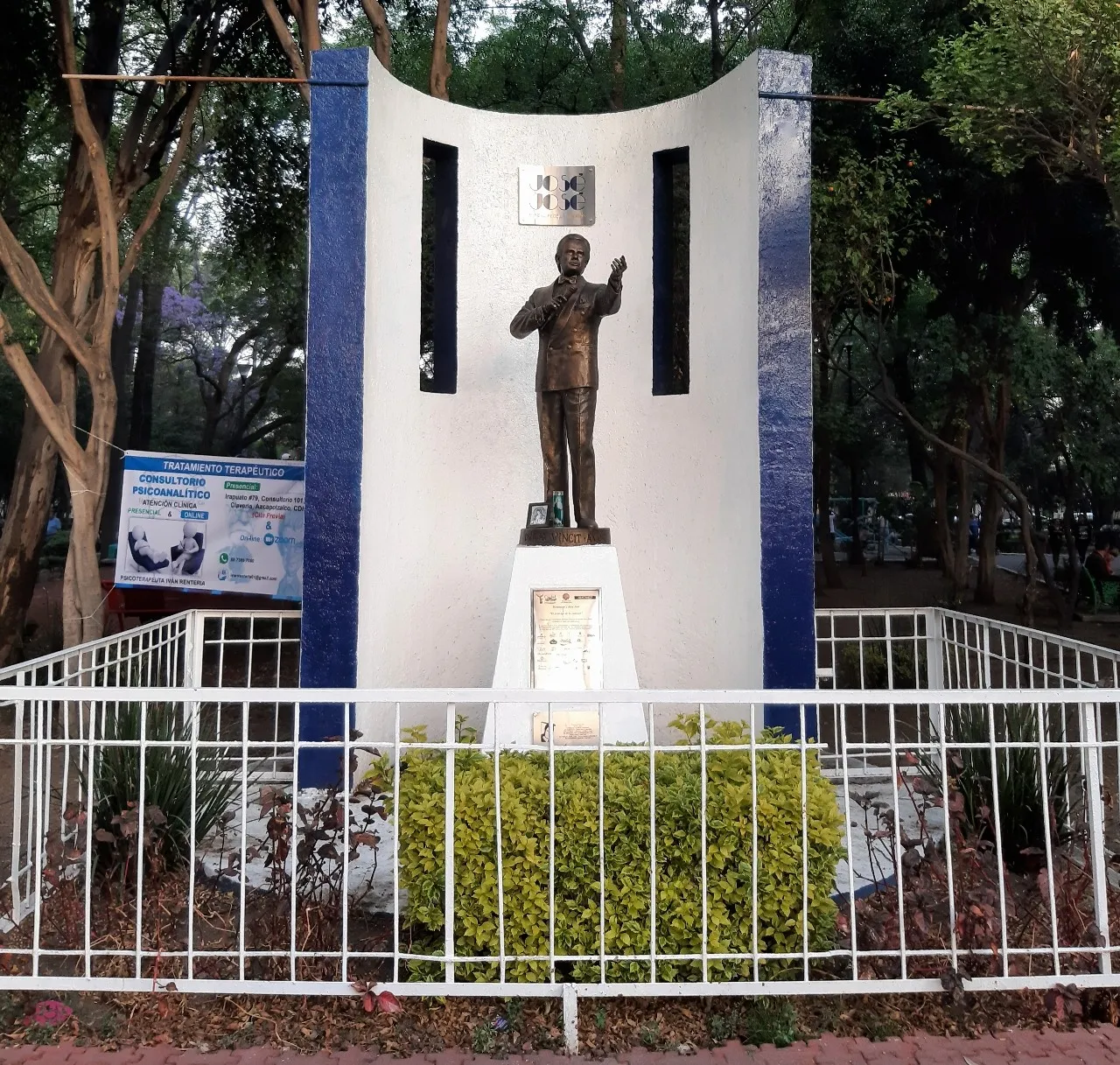 Estatua José José - From Parque de la China, Claveria, Mexico