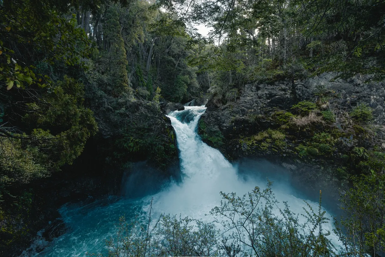 Cascada Los Alerces - Argentina