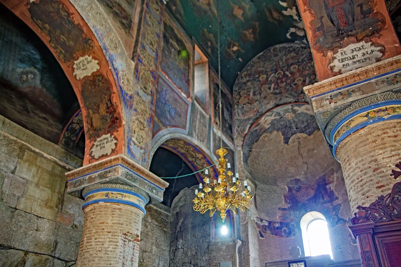 Anchiskhati Basilica - 来自 Inside, Georgia