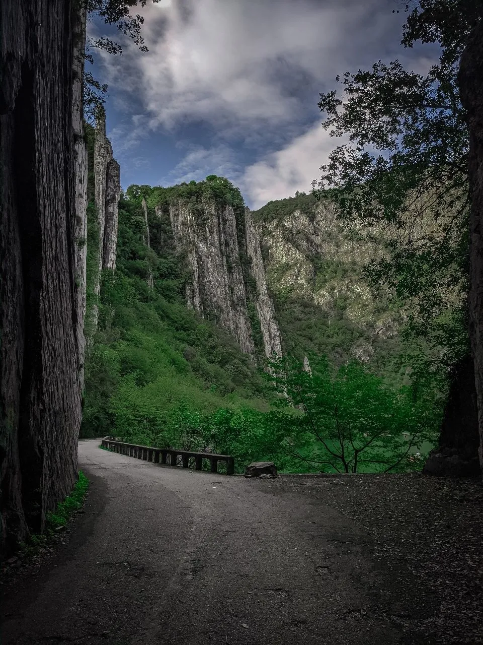 Anfiteatro naturale del bogn - Z Under the gallery, Italy