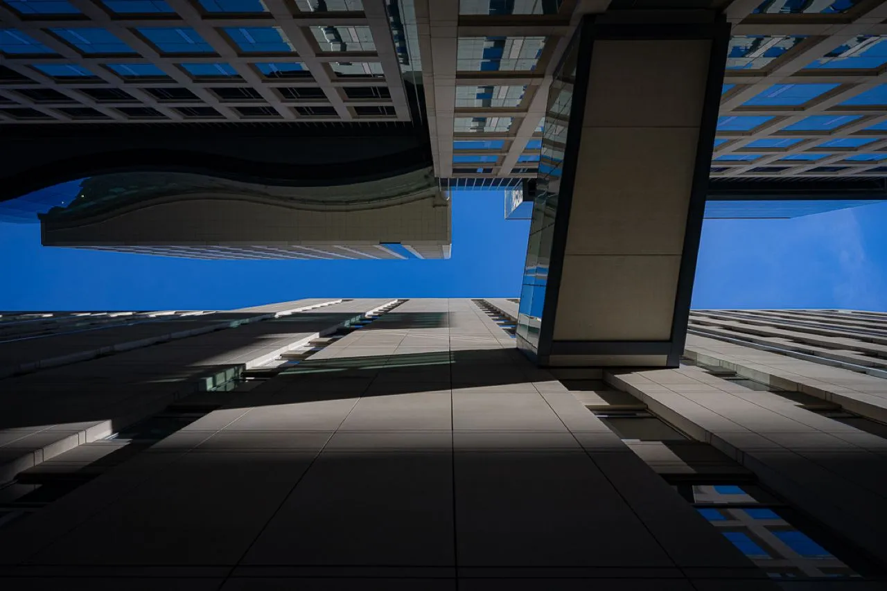 Lurie Childrens Hospital - Desde Center outside looking up, United States