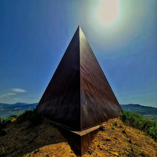 Fiumara d'Arte - Pyramid Parallel 38 - Italy