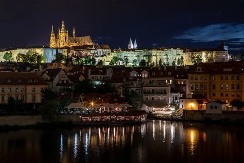 Night view from Karlův most bridge - Depuis Karlsbrücke / Prag, Czechia