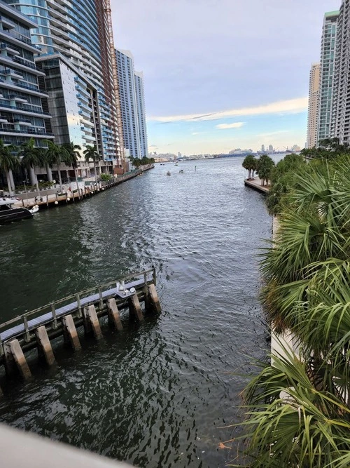 Promenada Miami River - Z Brickell Ave Bridge, United States
