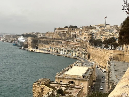 Paseo marítimo - Frá Lower Barrakka Gardens, Malta