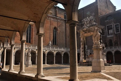 Basilica di S. Maria Gloriosa dei Frari - Dari Courtyard, Italy