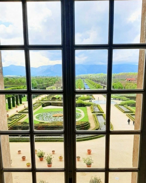 Reggia Venaria - Depuis I giardini falla finestra, Italy