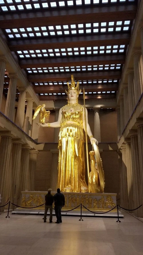 Athena Parthenos Statue - Desde Inside the Parthenon in Nashville, United States