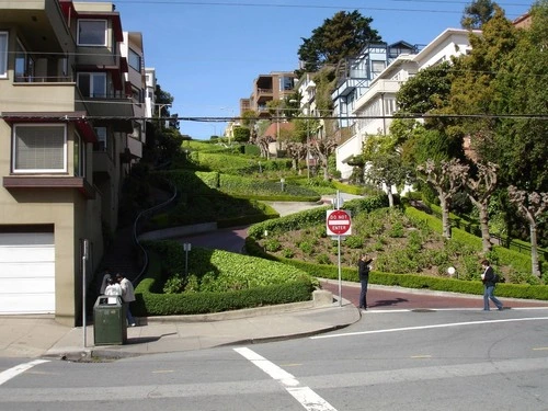 Lombard street - Aus Leavenworth Street, United States