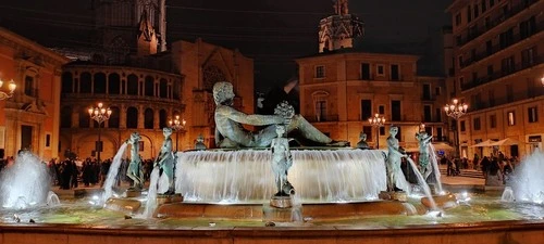 Font del Túria - Depuis Plaça de la Mare de Déu, Spain