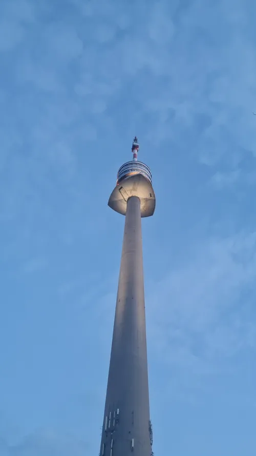 Danube Tower - 来自 Below, Austria