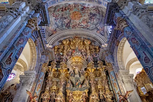 Iglesia Colegial del Divino Salvador - De Inside, Spain