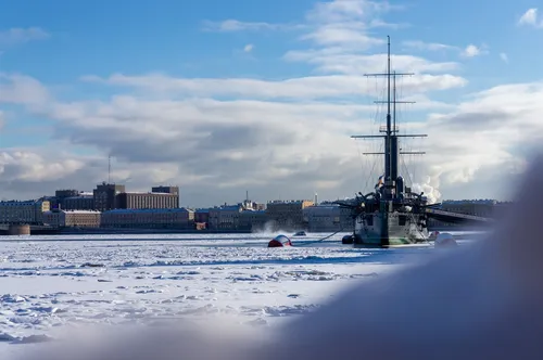 Cruiser Aurora - Desde Sampsoniyevskiy Bridge, Russia