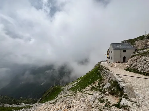 General Achille Papa hut - Italy