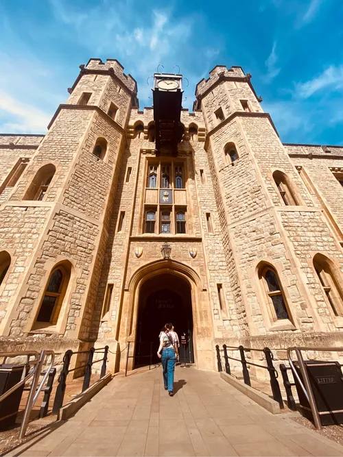 Jewel House - Desde Main entrance, United Kingdom