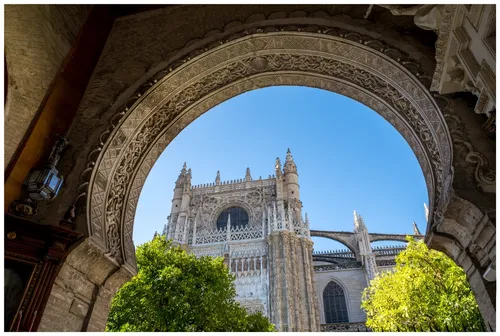 Puerta del Perdón y Patio de los Naranjos - Aus Calle Alemanes, Spain