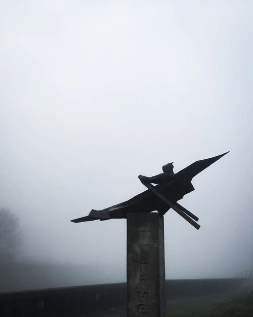 Against the Tide Sculpture - Desde Stoke Bridge Skate park, United Kingdom
