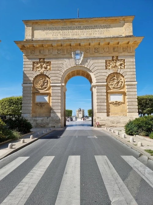 Arc de Triomphe & Promenade du Peyrou - Depuis Rue Foch, France