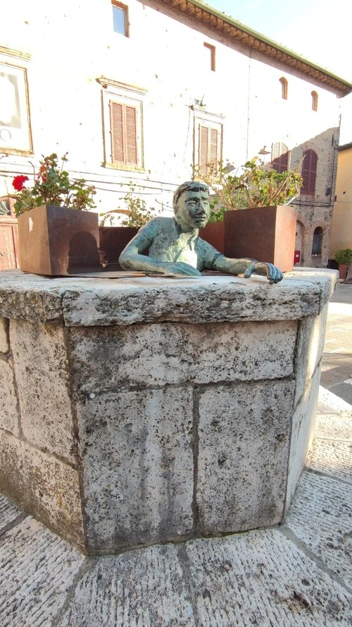 Pozzo - От Piazza Libertà, Italy