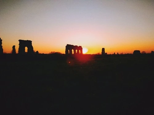 Acquedotto Claudio - Desde Viale Appio Claudio, Italy