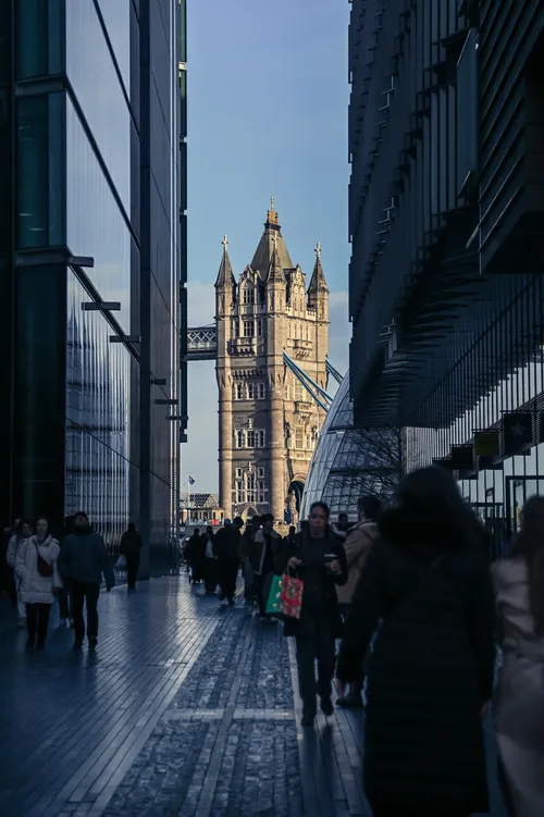 Tower Bridge - Dari More London Place, United Kingdom