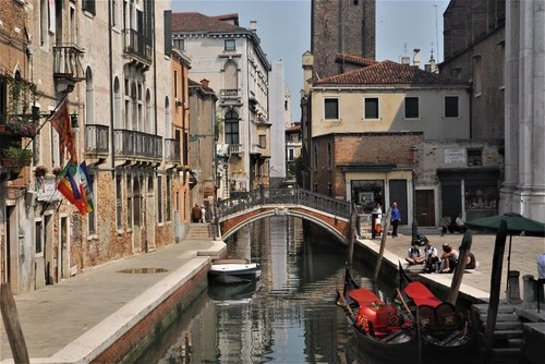 Campo San Barnaba - Từ Ponte dei Pugni, Italy