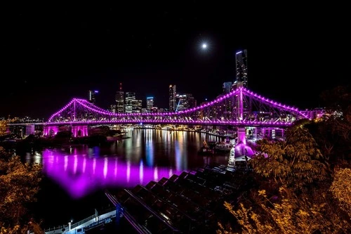 Story Bridge & Brisbane Skyline - От Rifat's story bridge lookout, Australia