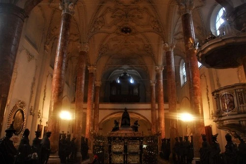 Hofkirche mit Silberner Kapelle - Desde Inside, Austria