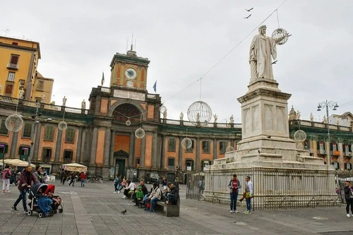 Monument of Dante Alighieri - Depuis Piazza Dante, Italy