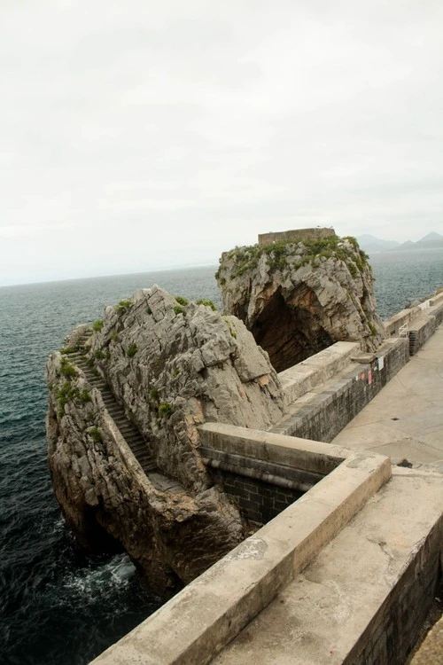 Peñón de Santa Ana - Desde Puente Medieval, Spain