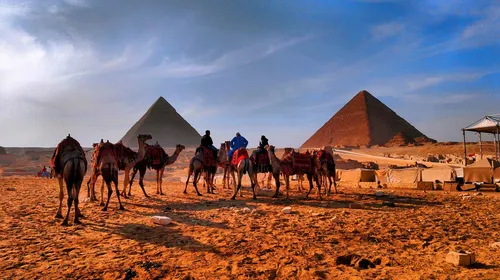 Pyramid of Khafre & Pyramid of Menkaure - De Panoramic view, Egypt