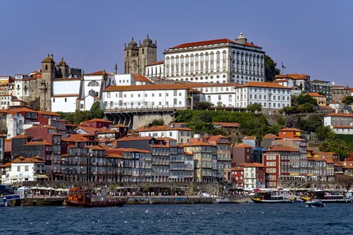 Cais da Ribeira - Desde Douro River, Portugal