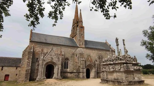Notre Dame de Tronoen - Dari Calvaire monument de Tronoën, France